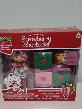 The World Of Strawberry Shortcake Berry Bake Shoppe Playset 32 Piece Set